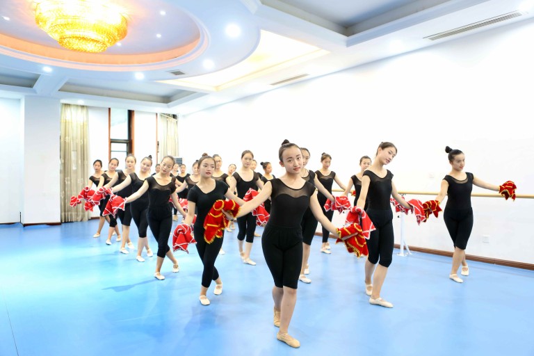 民族舞（基础班）周日下午3:45-5:15